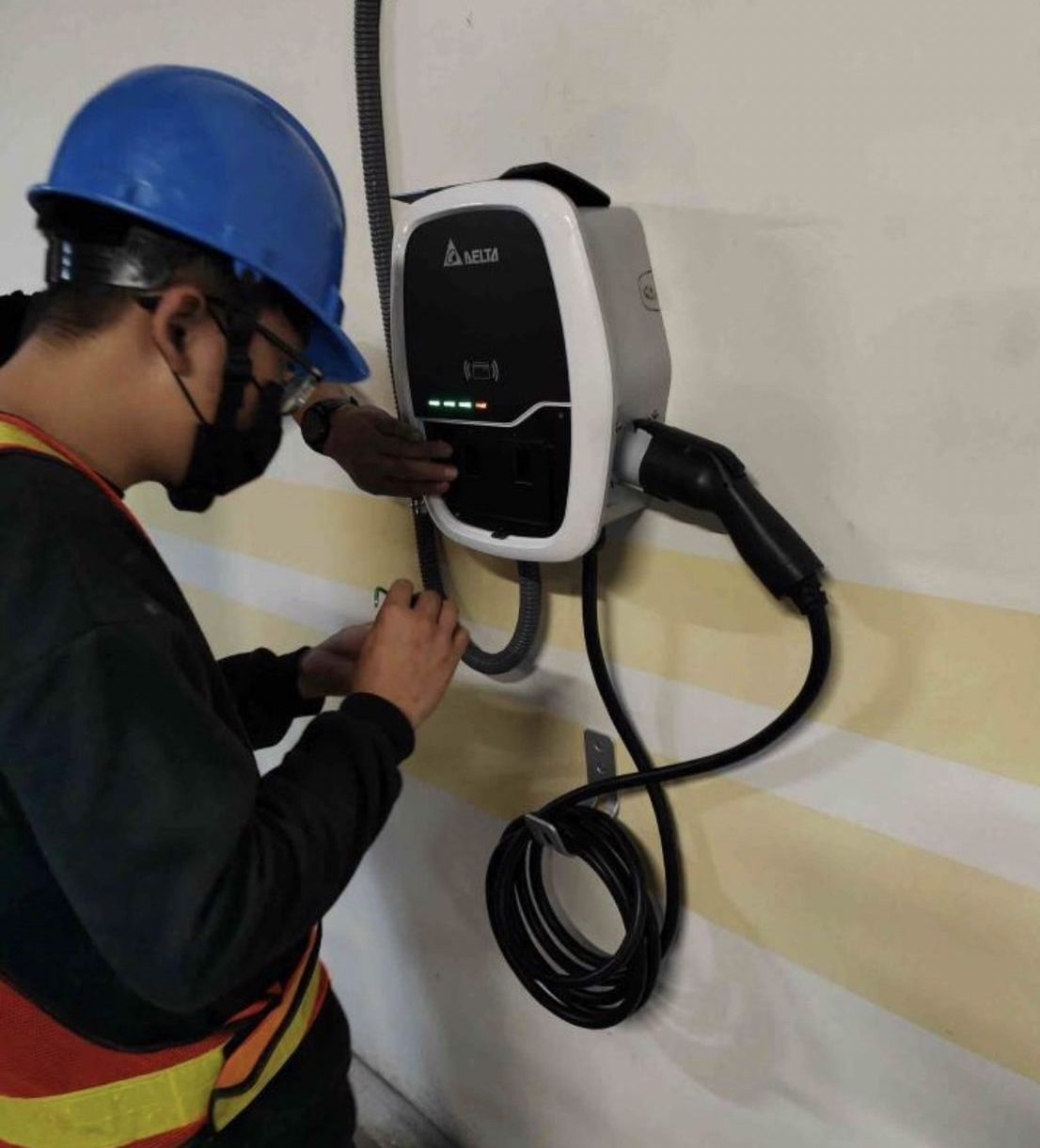 充電座安裝施工圖片